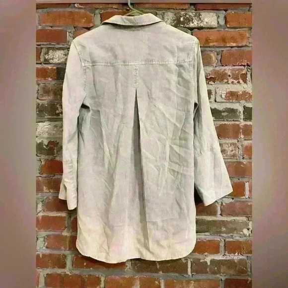 Anthropologie Cloth & Stone Acid Wash Hi-Lo Vneck Size Small - Picture 6 of 7